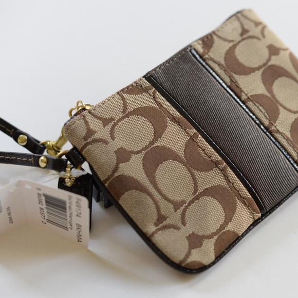 NEVER USED with tags Coach wristlet - Picture 6 of 7